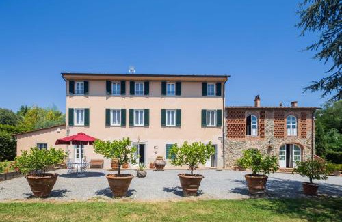 Capannori Villa | Villa al Falchetto by VacaVilla