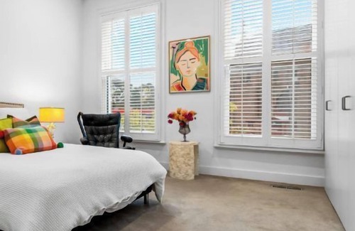 Albert Park Apartment | Villa Alba: 3BR Albert Park Brilliance & Location