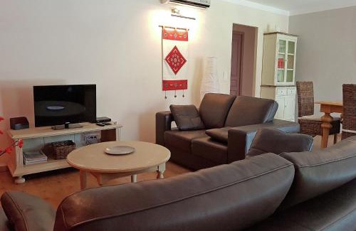 Lirac Villa | Villa Alba Sunlit Comfort in Lirac
