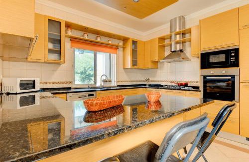 Correeira Villa | Villa Albufeira Golf Dois Superb V5 sleeps 12 Short Walk to Albufeira Centre