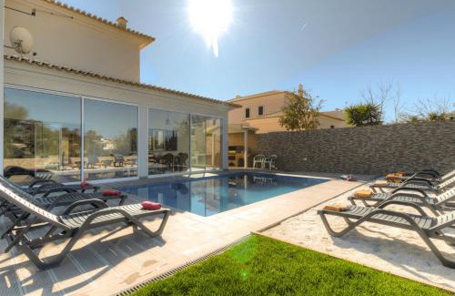 Correeira Villa | Villa Albufeira Golf Dois Superb V5 sleeps 12 Short Walk to Albufeira Centre