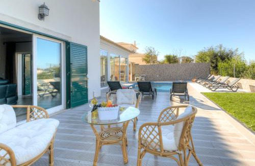 Correeira Villa | Villa Albufeira Golf Dois Superb V5 sleeps 12 Short Walk to Albufeira Centre