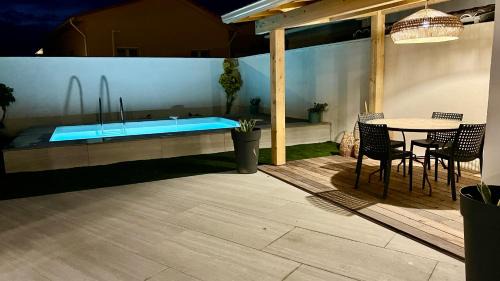 Bastia Apartment | Villa Altea- Lido Marana - piscine privée exclusive - plage à pied - 3 bedrooms house - private swimming pool - beach access on foot