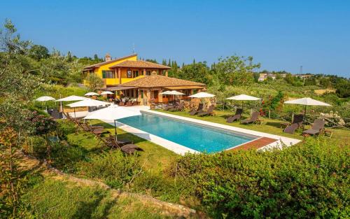 Montaione Villa | Villa Amadeo by PosarelliVillas