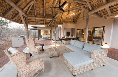 Hoedspruit Villa | Villa Amanzi: Exclusive bush living in a luxury South African Villa