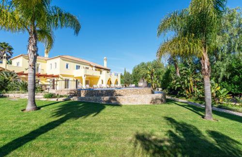 Funchal Villa | Villa Amarela - Luxurious 5 Bedroom Villa in Lagos