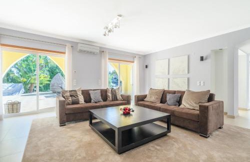 Funchal Villa | Villa Amarela - Luxurious 5 Bedroom Villa in Lagos