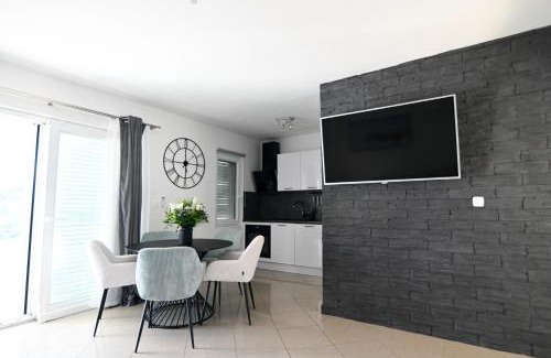 Ribarica Villa | Villa Amaris & POOL