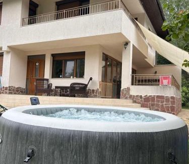 Varna House | Villa Amity