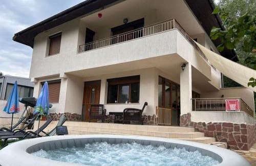 Varna House | Villa Amity