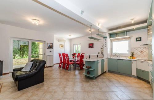 Lovinac Villa | Villa Ana with private pool and large garden- by TA Leut Agency