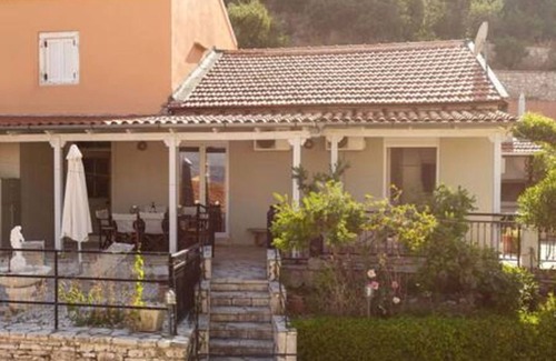 Katavolos House | Villa Angeliki by Tsiolis family ★ 30m from beach