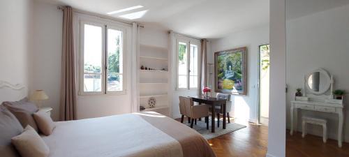 Fabron House | Villa Angelus