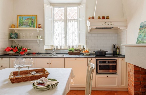 Vorno Villa | Villa Annabelle - Six Bedroom Villa, Sleeps 18