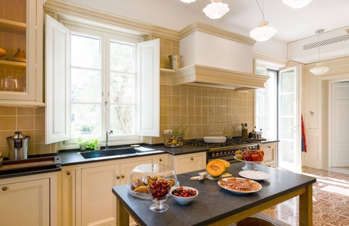 Vorno Villa | Villa Annabelle - Six Bedroom Villa, Sleeps 18