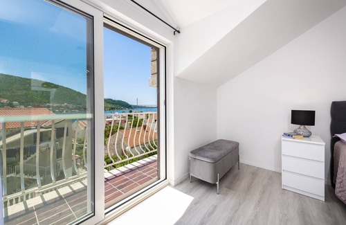 Mokosica Villa | Villa Anny with Private Pool & Free Parking Garage
