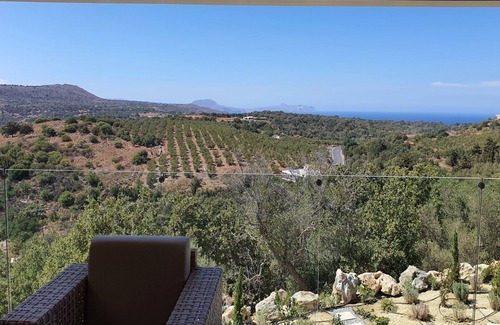 Monopari Villa | Villa Aphrodite, beautiful views, heated infinity pool, privacy!