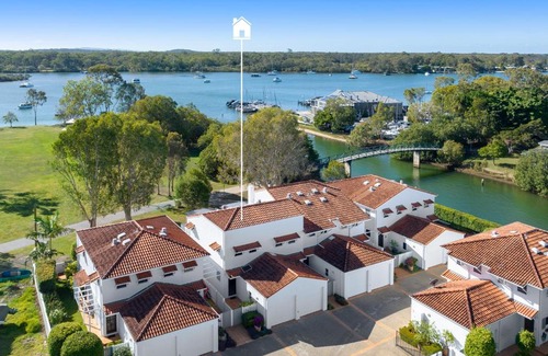 Noosaville Apartment | Villa Aqua Riverside Retreat with Pool
