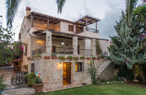 Kaliviani Villa | Villa Arhontariki stunning view, pool, BBQ close to Kissamos, Chania