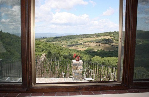 Castellina in Chianti House | Villa Arnica B: A graceful cottage surrounded by vineyards and olive groves, with Free WI-FI.