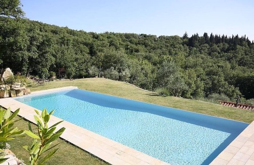 Castellina in Chianti House | Villa Arnica B: A graceful cottage surrounded by vineyards and olive groves, with Free WI-FI.