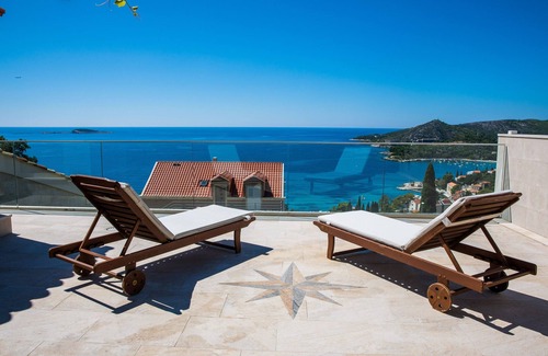 Mlini Villa | Villa Art Gallery - Six Bedroom Villa with Terrace and Swimming Pool