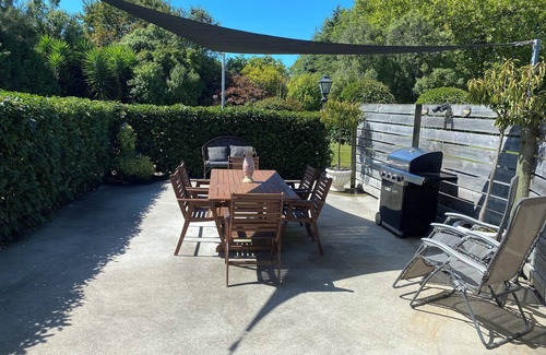Haumoana Villa | Villa at Parkhill Lodge with heated pool in summer