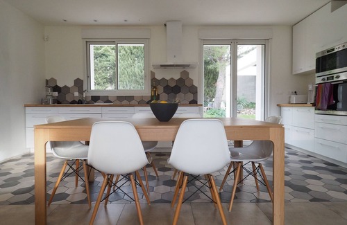 Carnoux-en-Provence Villa | Villa au Calme Avec Piscine et Jardin