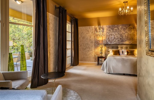 Saint-Paul-Trois-Chateaux Hotel | Villa Augusta