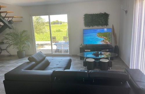 Pinet Villa | Villa avec vue sur vignes à 15min des plages