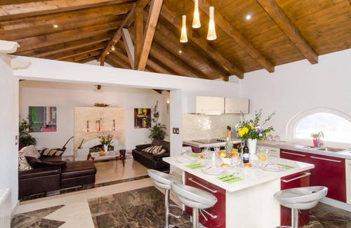Brasina Villa | Villa Avoca