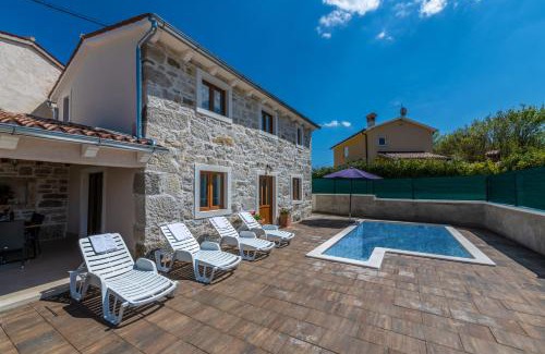 Pican House | Villa Azi, a cozy mediterranean hideaway, peaceful and fenced