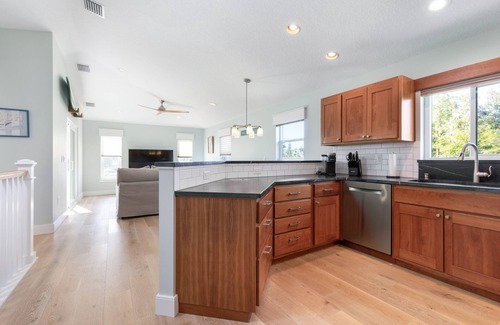 Marineland Acres House | Villa Azul is calling! Short walk or bike ride to beach access!