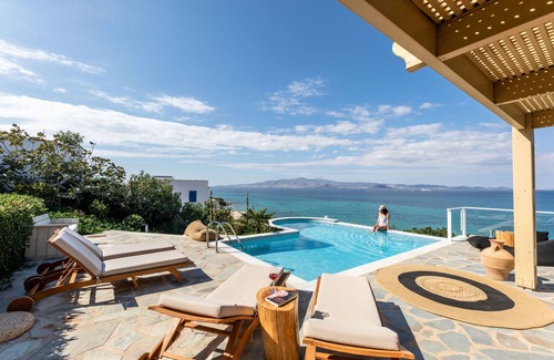 Maragas Villa | Villa 'Azure' a seaside diamond in Villa Paradise Boutique Hotel