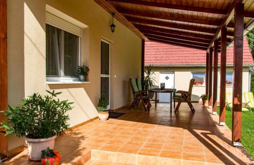 Balatonmariafurdo Villa | Villa Bárdió