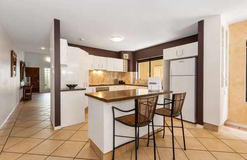 Mermaid Beach Villa | Villa Baci Nobby Beach - Pet Friendly, Beachside, Airconditioned