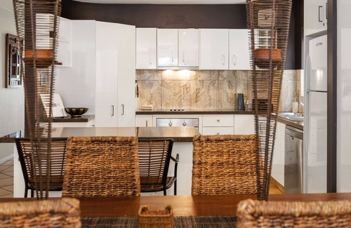 Mermaid Beach Villa | Villa Baci Nobby Beach - Pet Friendly, Beachside, Airconditioned