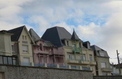 Ault Apartment | Villa Bagatelle vue mer, à 2mn à pied de la plage et du centre ville