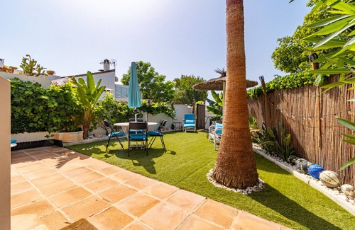 Bahia Dorada Villa | Villa 'Bahia Dorada' 50 m to the Beach with Sea View, Wi-Fi and Air Conditioning