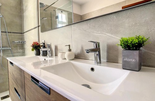 Estreito da Calheta Villa | Villa Baradaye by LovelyStay