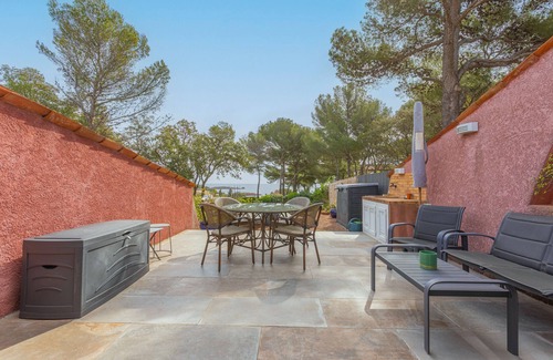 Saint-Raphael Villa | Villa 'Bastidon' with Sea View, Wi-Fi and Air Conditioning