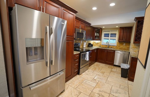 Imperial Point House | Villa Bella -Familly-Home w/Heated Pool, near to the Beach