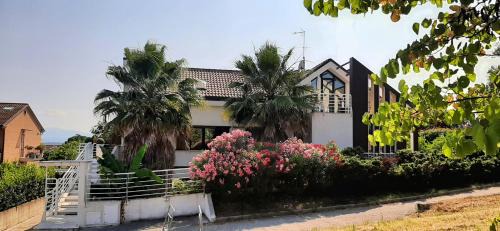 Macerata House | Villa Belohorizonte