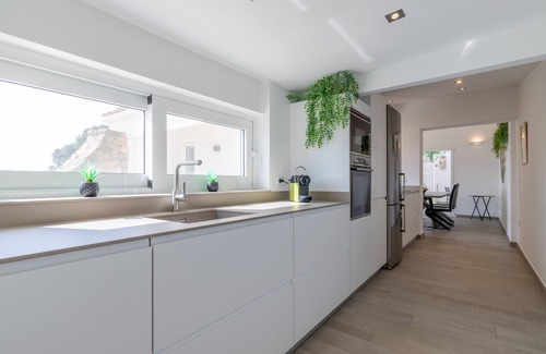 Calpe Villa | Villa "Bennu - Lujo Y Confort" near Beach with Private Pool & Wi-Fi