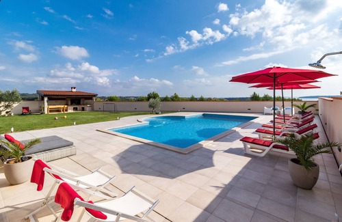 Medulin Villa | Villa Bergena * with large swimming pool 58m2