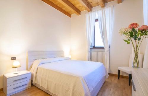 Caprino Veronese Apartment | Villa Bevilacqua - Nuovo bilocale moderno,piscina