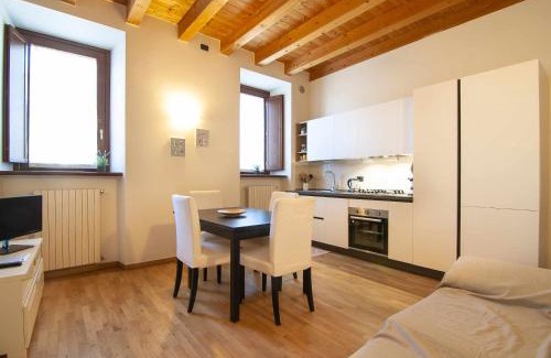 Caprino Veronese Apartment | Villa Bevilacqua - Nuovo bilocale moderno,piscina