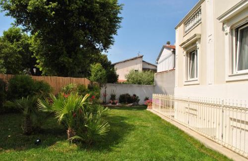 Livorno Apartment | Villa Bianca a few steps by the sea with exclusive garden & jacuzzi