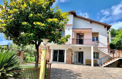 Bolano Villa | Villa bianca