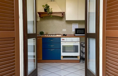 Travedona-Monate Villa | Villa Biancospino close by Monate Lake